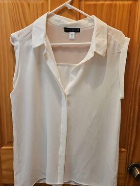 Simply Styled White Sleeveless Collared Button-Front Blouse
